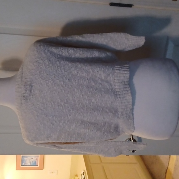 🌺Guess White Crew Neck Sweater with Textured Knit - Picture 9 of 12